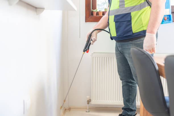 Best Exterminator Services  in Lomira, WI